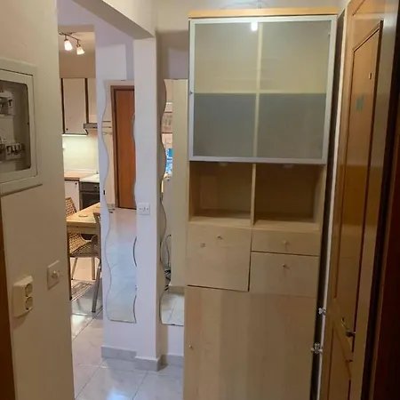 Ano Poli 3 شقة